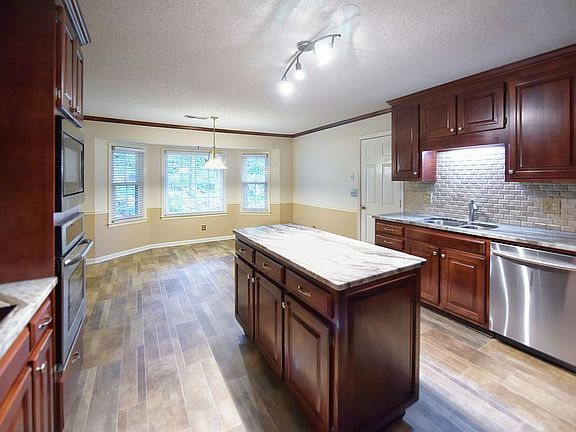 5th image of 10010 Bluff Dr SE