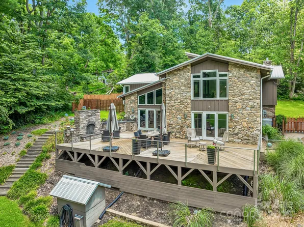 16 Due West Rd, Hendersonville, NC 28792