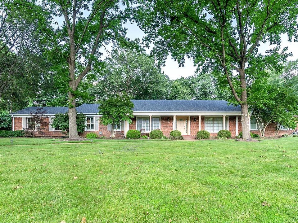 1st image of 54 Ladue Estates Dr
