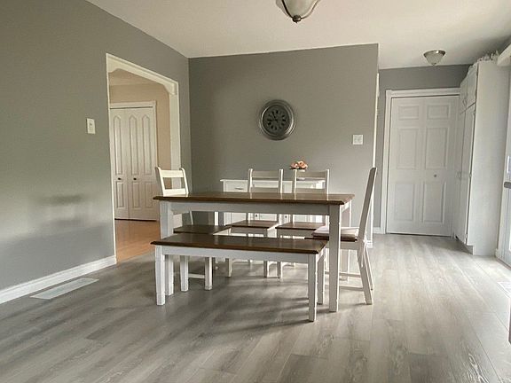5th image of 39 Wales Dr N
