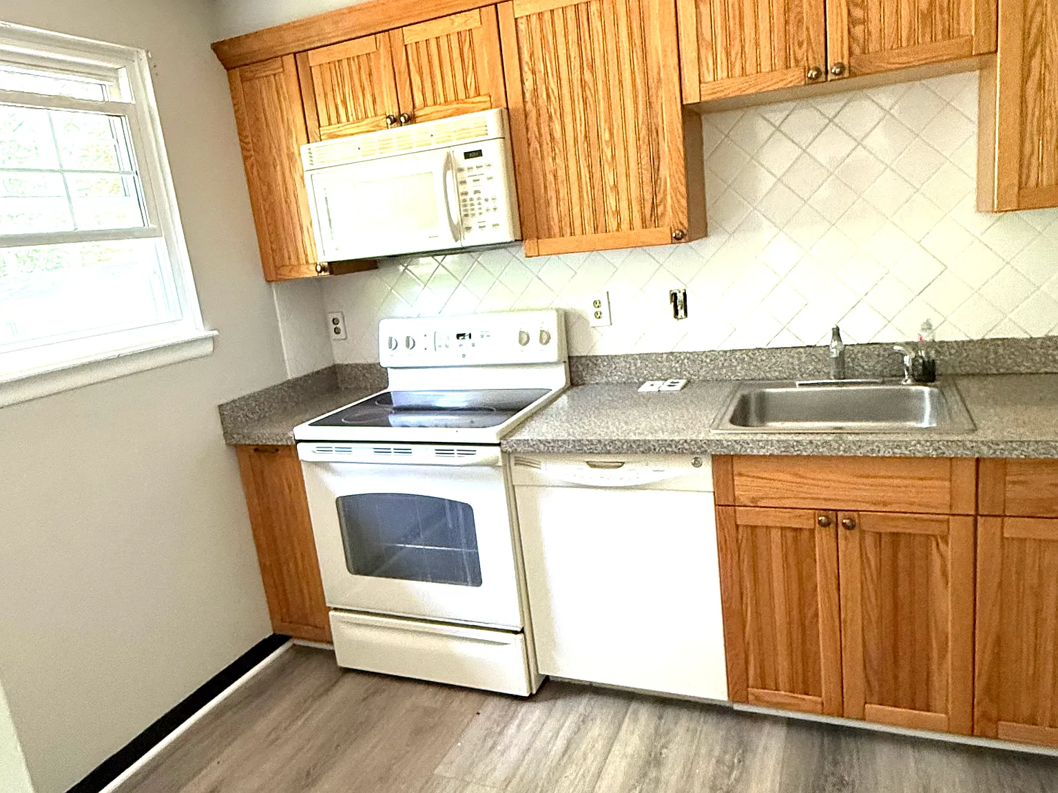 3 bed, 1044 sqft, $2,000 — Photo 4