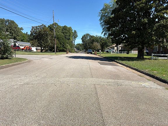 5th image of 406 Sunset Dr