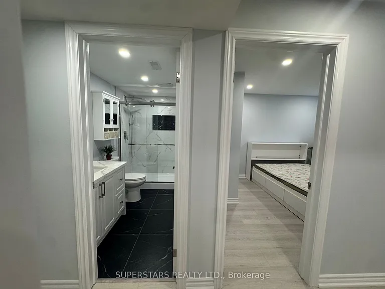 30 Hermitage Blvd #LOWER — Photo 9