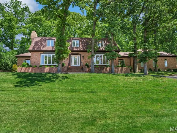 9216 Matthews Ln, Saint Louis, MO 63127