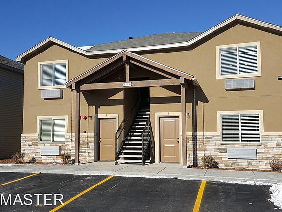 2nd image of 884 Everett Pl APT 1