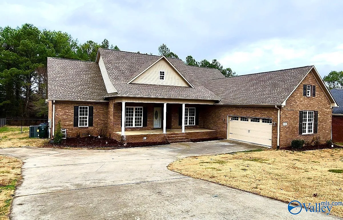 5 bed, 3.5 bath, 2750 sqft, $2,600 — Photo 1