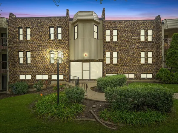 2287 Country Club Dr APT 1-16B, Woodridge, IL 60517