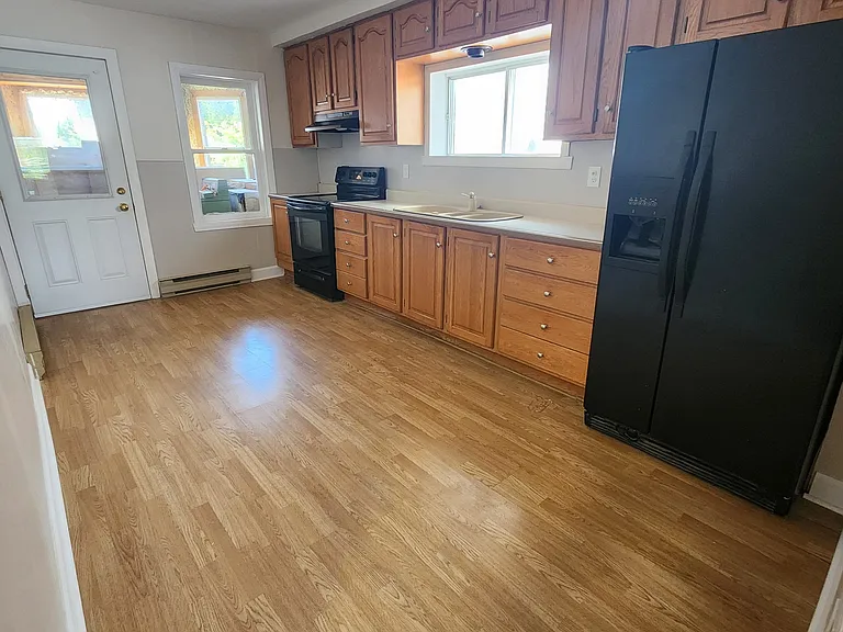 909 2nd St E — Photo 2