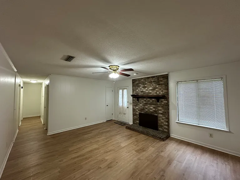 2207 Aberdeen Rd — Photo 3