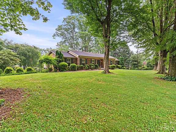 2nd image of 3136 Magnolia Dr