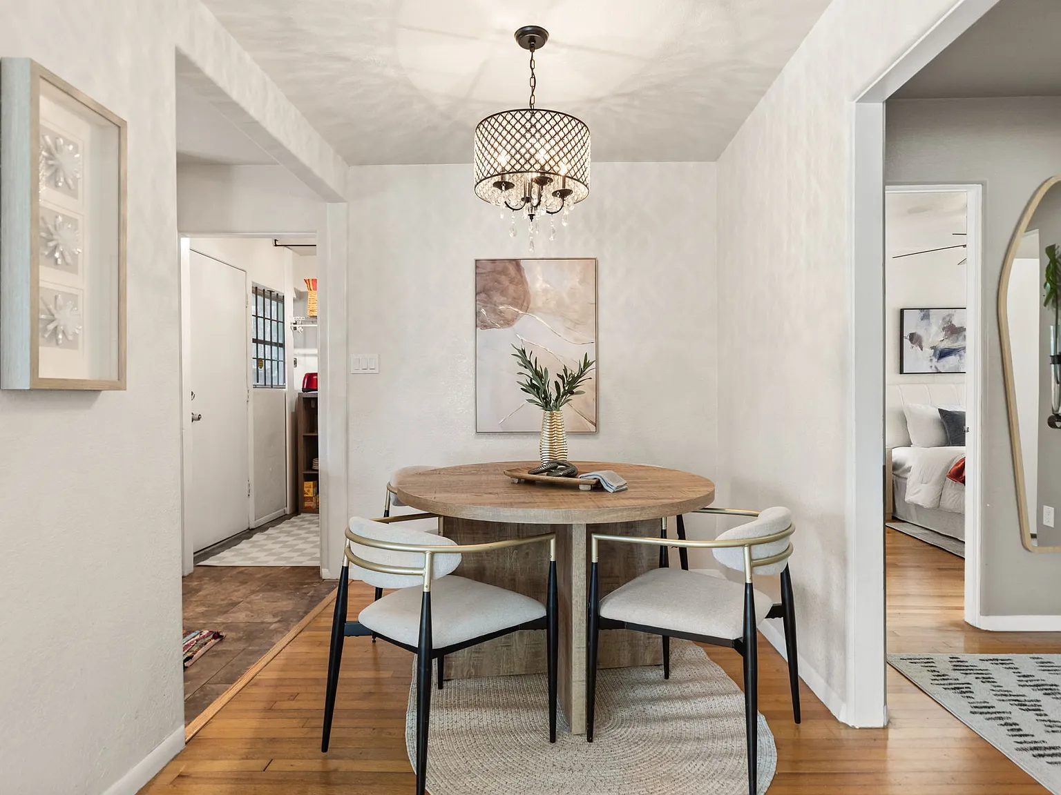 2 bed, 1100 sqft, $2,600 — Photo 4