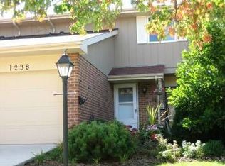 1238 Hailshaw Ct, Wheaton, IL 60189