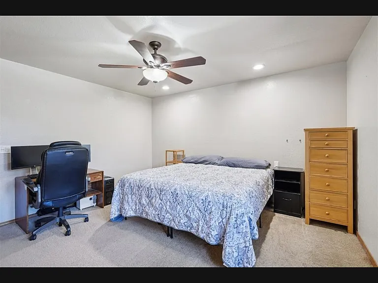 813 Ash Ct — Photo 15
