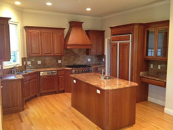 4th image of 1305 University Dr