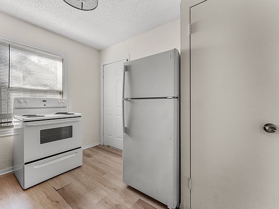 3rd image of 4016 Homan Ave