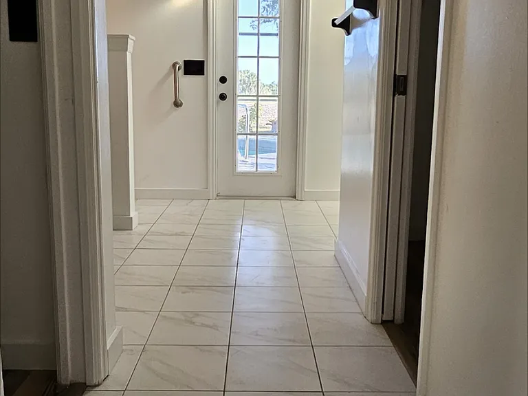 460 Rotonda Cir — Photo 17