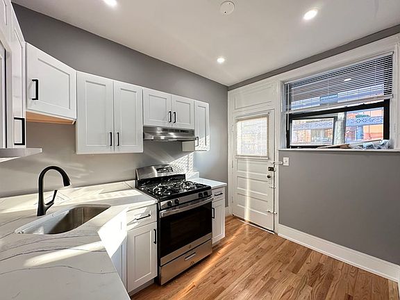 5th image of 639 W Cornelia Ave #S4