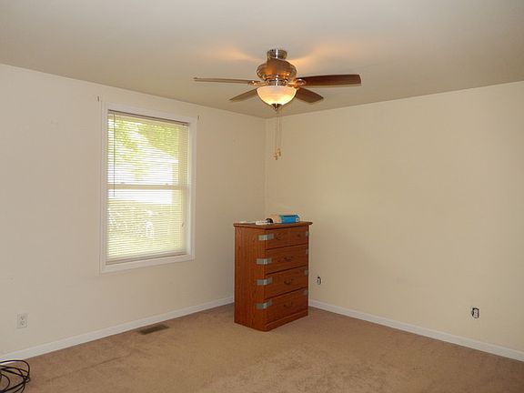 3rd image of 14017 Fairbanks St