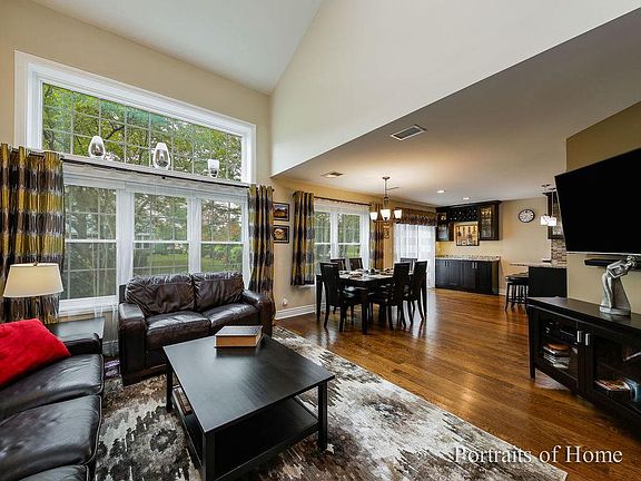 3rd image of 153 Castlewood Ct