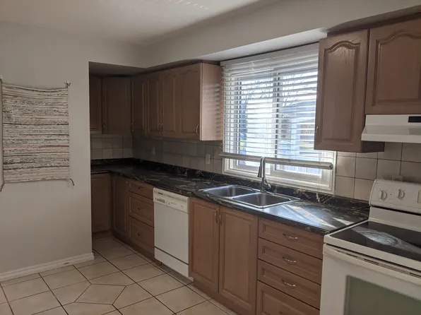 123 Fennell Ave E #1, Hamilton, ON L9A 1R9