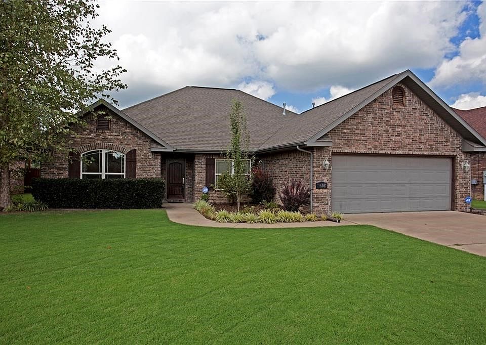 Great floor plan, convenient location, professionally landscaped, privacy and amazing views CAN be yours!