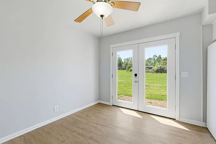 741 McPherson Dr — Photo 8