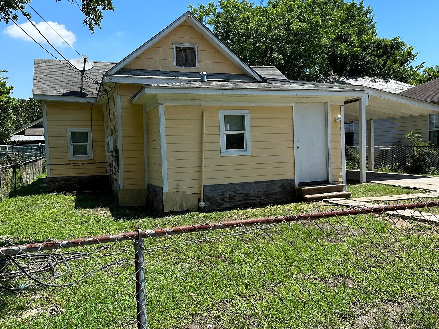 7733 Capitol St — Photo 2