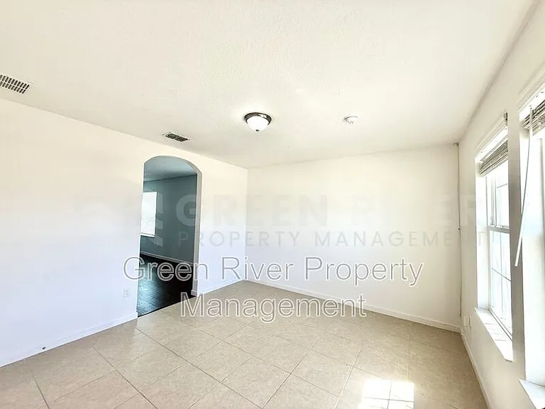8704 Lake George Cir W — Photo 15