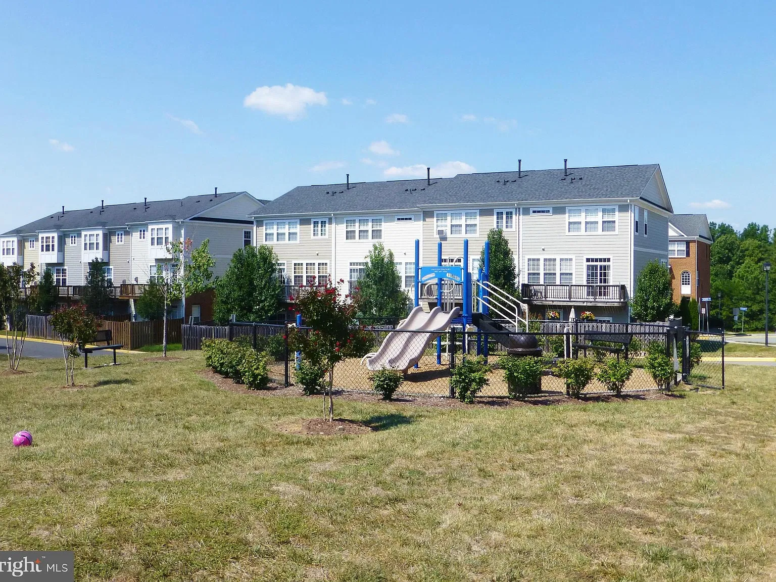 3 bed, 2270 sqft, $3,200 — Photo 4
