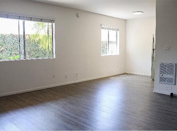 3rd image of 318 W Islay St APT 5