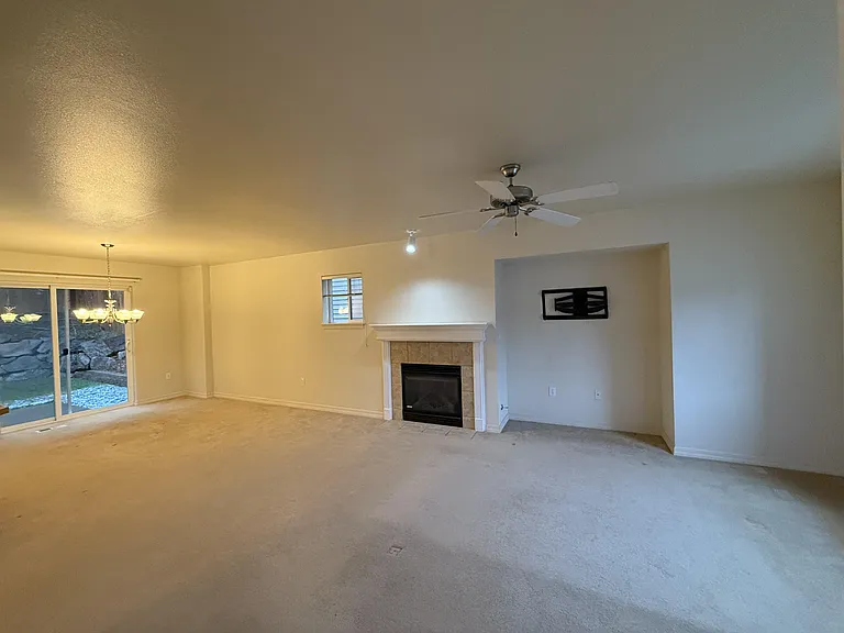 3382 S 283rd Ln — Photo 6