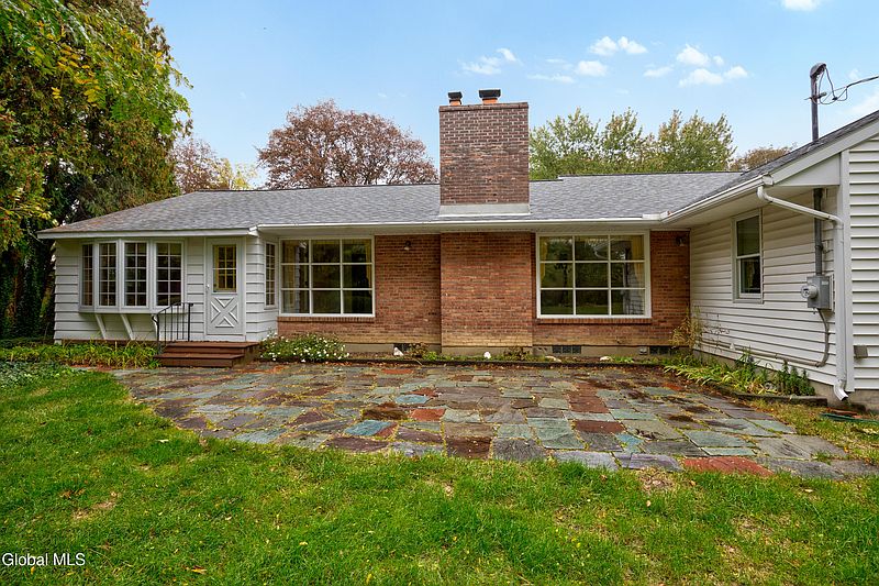 5th image of 2472 Hilltop Road