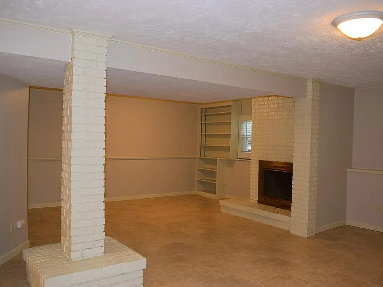2609 Hall Ct — Photo 37