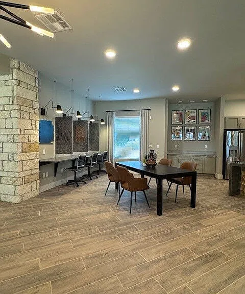 Southton Apartments — Photo 3