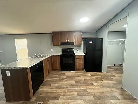 3rd image of 1717 Burgandy Blvd #87