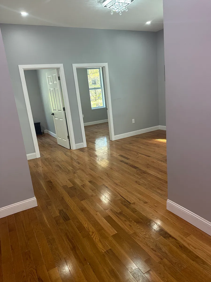 Building Photo - 1319 Harrod Ave #4