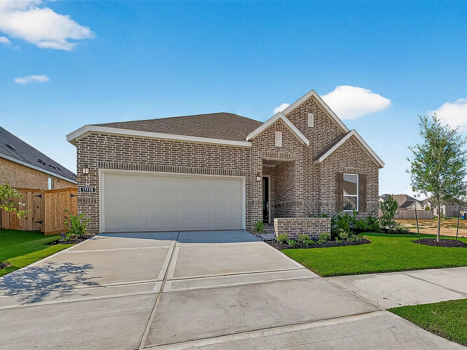 4 bed, 2.0 bath, 1962 sqft, $2,850 — Photo 3