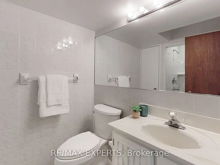 187 Cassandra Blvd — Photo 36