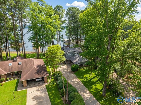 2nd image of 29 Lake Breeze Dr
