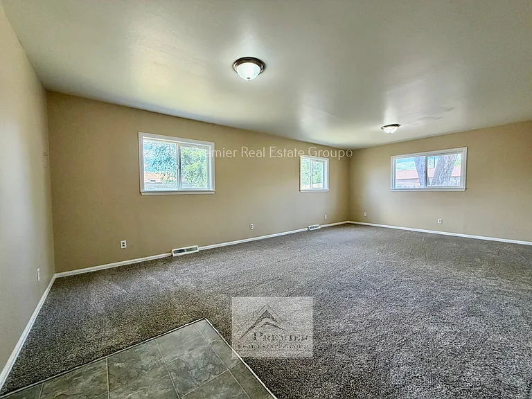 1132 Norwood Ave — Photo 3
