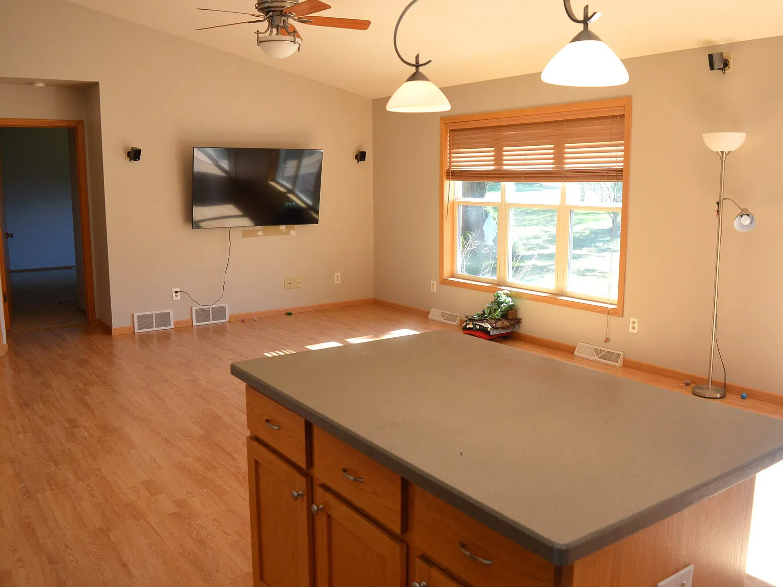 3 bed, 2366 sqft, $2,895 — Photo 3
