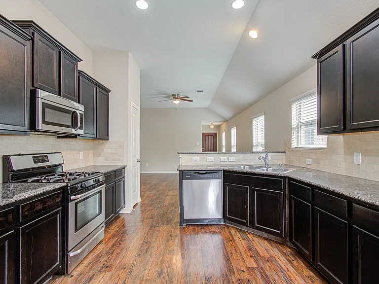 1418 Spencer Glen Ln — Photo 13