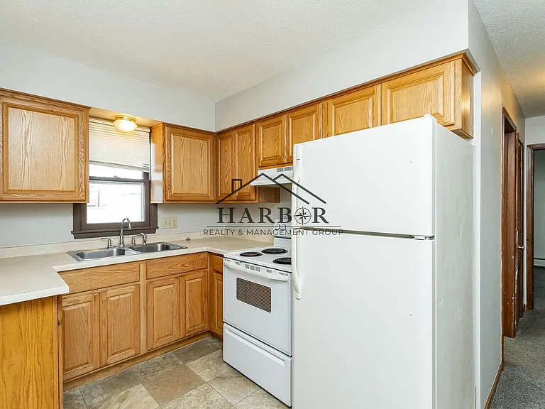 23 8th St NW #2 — Photo 2