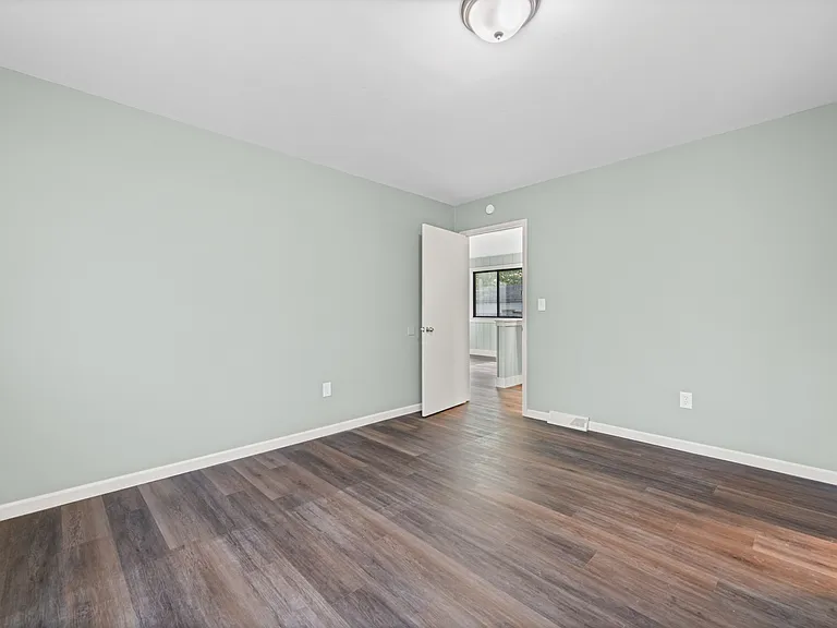29131 Coolidge St — Photo 14