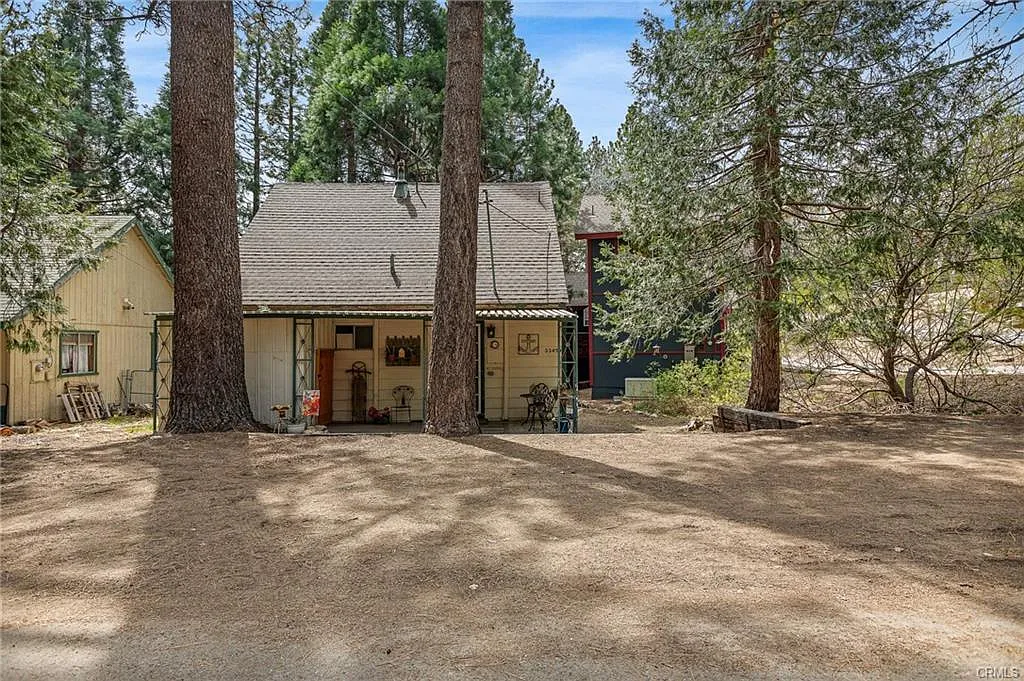 3 bed, 1.5 bath, $1,600 — Photo 2