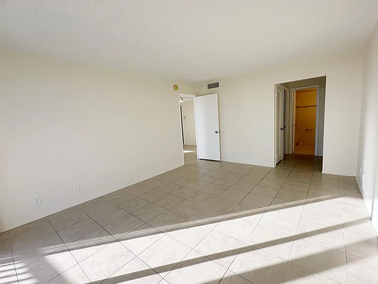 5301 NW 2nd Ave #401 — Photo 17