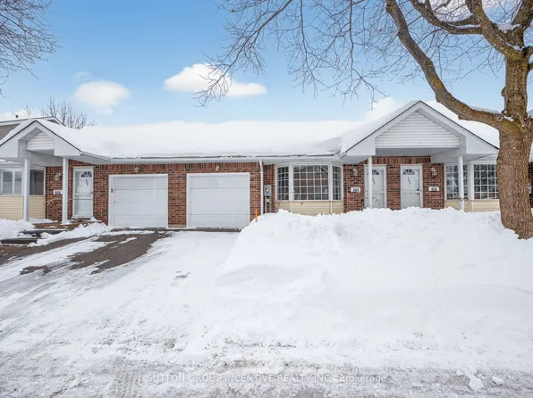 40 Museum Dr #403, Orillia, ON L3V 7T9