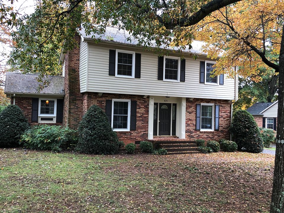 1st image of 828 Imperial Dr