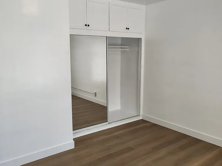 15531 Victory Blvd #B — Photo 14