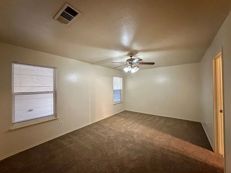 2403 Lavender Ln — Photo 21